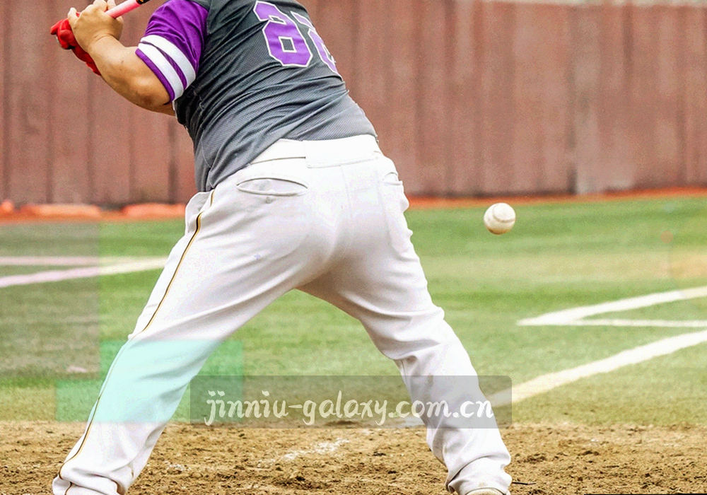 暗色时间线、金属刻度与档案编号依次排列的局部画面